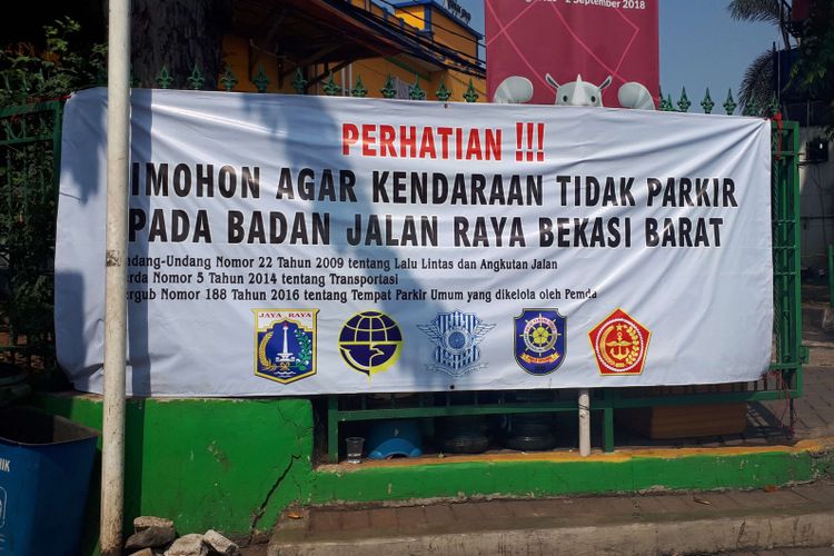 Suku Dinas Perhubungan Jakarta Timur meluncurkan sebuah aplikasi parkir berbasis aplikasi bernama Siparlibasi (Sistem Informasi/pelaporan Parkir Liar berbasis Aplikasi) pada Jumat (7/9/2018) di Pusat Kebudayaan Betawi (Gedung Eks Kodim), Jakarta Timur.