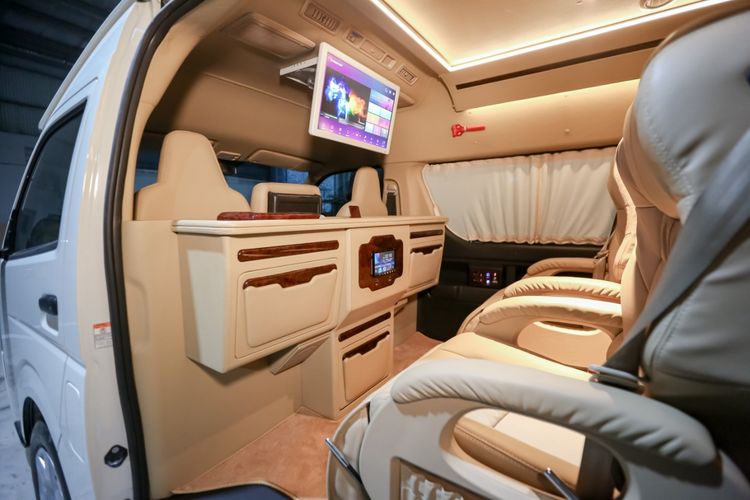  Modifikasi  Interior  Toyota HiAce Ala Mobil  Mewah  Sultan 