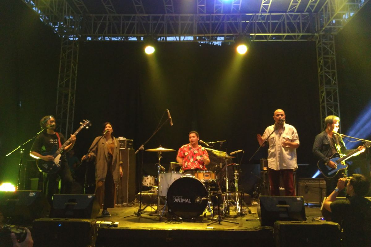 Grup band Soft Animal tampil di Hodgepodge Superfest 2018 di Allianz Ecopark Ancol, Jakarta Utara, Minggu (2/9/2018).