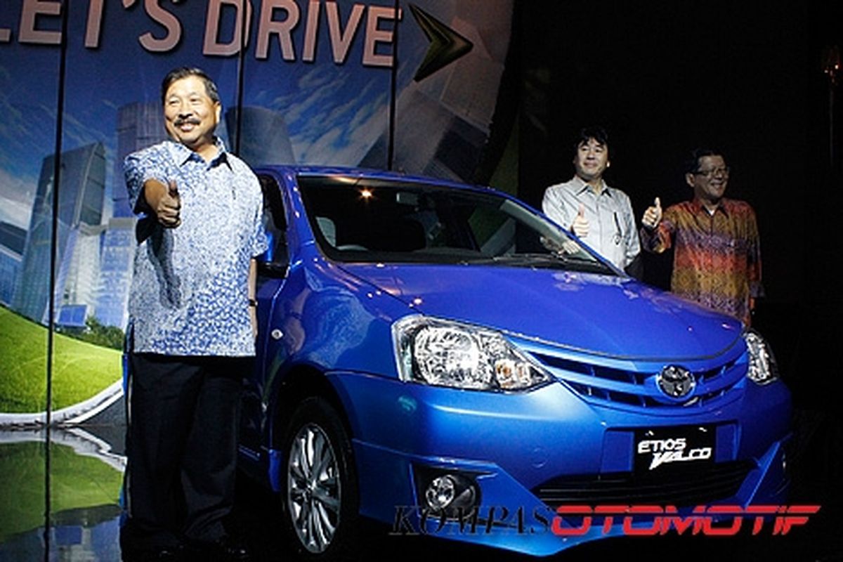 Peluncuran Etios Vaqlco siang ini oleh johnny Darmawan (paling kiri ) Akio Nishimura (tengah), Etios Valco, chief Engineer