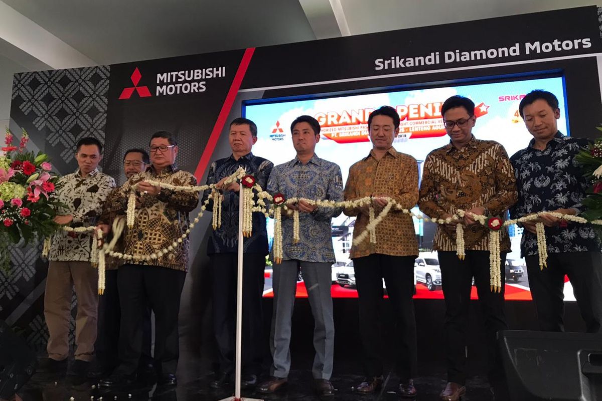 Dealer Mitsubishi Lenteng Agung diresmikan oleh jajaran BOD Mitsubishi dan Srikandi