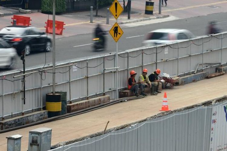 Proyek Pembangunan MRT di kawasan Jalan MH Thamrin. Pengerjaan proyek ini dilakukan oleh dua konsorsium yaitu Shimitsu Kobayashi bersama PT Wijaya Karya (Persero) Tbk (WIKA) dan PT Jaya Konstruksi. Konsorsium lainnya adalah Sumitomo Mitsui dengan bersama PT Hutama Karya (Persero).