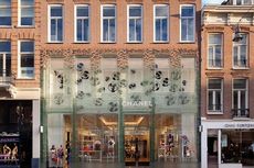 Toko Chanel di Amsterdam Berdinding Bata Kaca