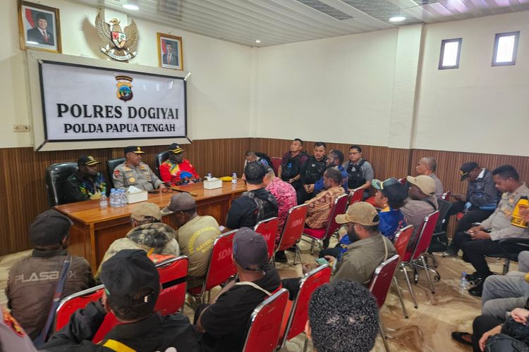 Temui Forkopimda Dogiyai, Kapolda Papua Tengah Minta Maaf