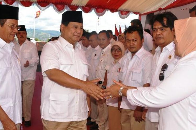 Ketua Dewan Pembina/Ketua Umum DPP Partai Gerakan Indonesia Raya, Prabowo Subianto, saat berkunjung ke Palu, Sulawesi Tengah, Sabtu (25/02/2017).