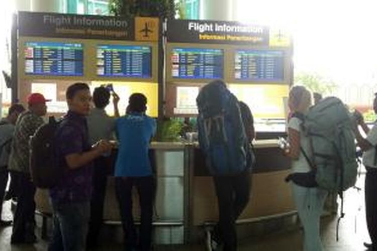 Suasana di Bandara Ngurah Rai, Badung, Bali, Jumat (10/7/2015), saat terjadi penutupan bandara akibat dampak erupsi Gunung Raung di Jawa Timur.