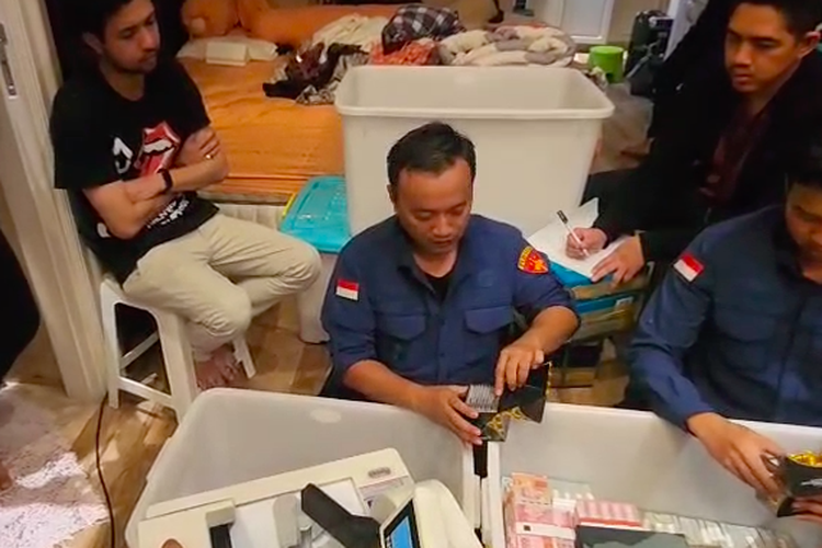 Saat Jaksa Penyidik Mau Pingsan Geledah Rumah Zarof Ricar Dapati Uang Tunai Rp 920 Miliar dan Emas 51 Kg