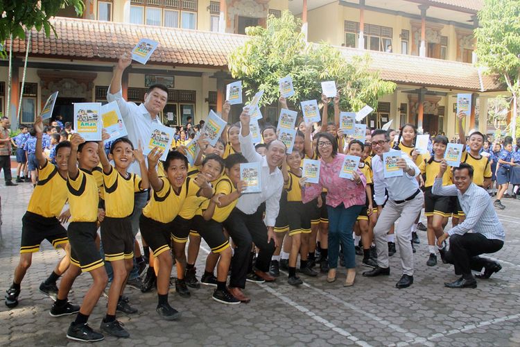 Kampanye edukasi keselamatan Aman Bersama Chevrolet di SDN Pandansari 01 dan 02 di Ciawi, Jawa Barat, pada Jumat (24/11/2017). 