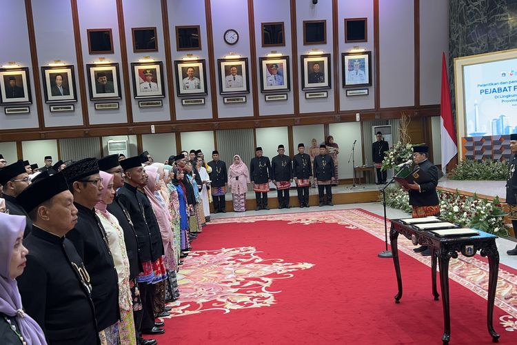 Pramono Lantik 239 Pejabat Fungsional, Minta Tinggalkan Warisan Kinerja bagi Kemajuan Jakarta