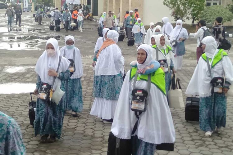 JCH kloter I Embarkasi Haji Aceh bersiap berangkat ke Tanah Suci