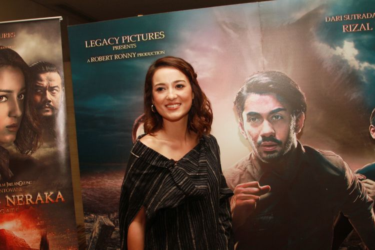 Julie Estelle menghadiri pemutaran film Gerbang Neraka di XXI Epicentrum, Jakarta Selatan, Rabu (13/9/2017).