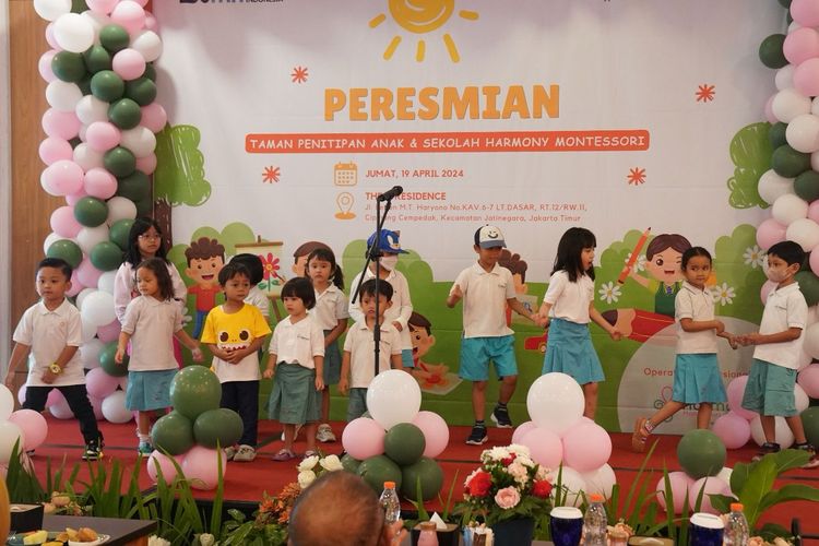 Menyambut Hari Kartini 2024, PT Hutama Karya (Persero) secara
resmi meluncurkan Daycare dan Sekolah Harmony Montessori di lingkungan perusahaan.