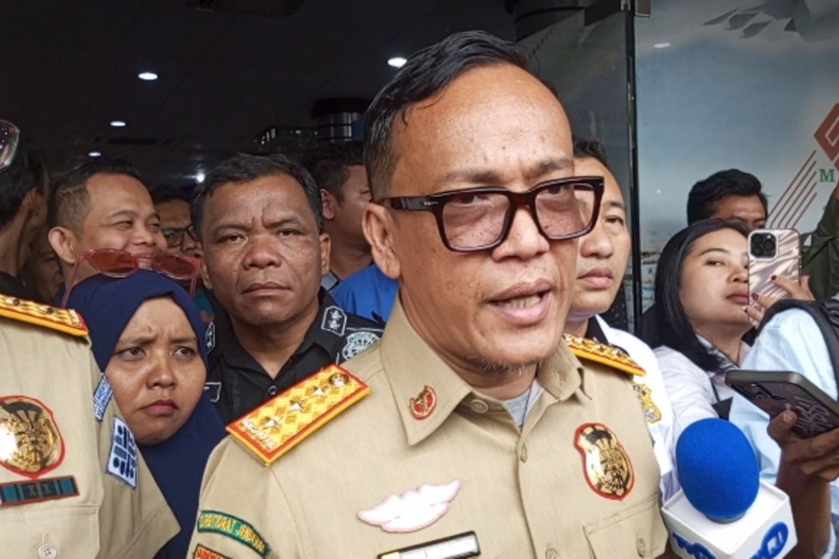 Wamenaker Immanuel Ebenezer Gerungan saat sidak perusahaan Sanel di Pekanbaru, Riau, Rabu (14/5/2025).