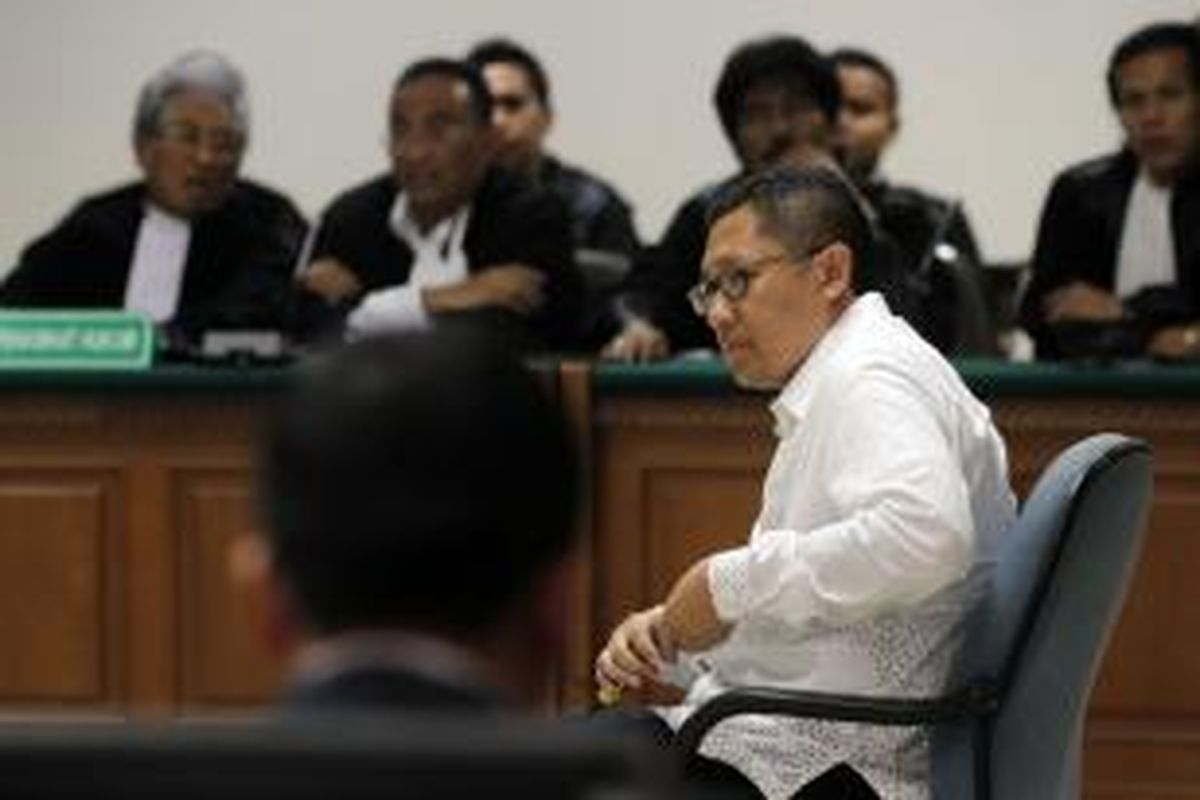Mantan Ketua Umum Partai Demokrat Anas Urbaningrum menjalani sidang perdananya di Pengadilan Tindak Pidana Korupsi di Jakarta, Jumat (30/5/2014). Anas diduga terkait dalam korupsi proyek Hambalang, yang juga melibatkan mantan Menpora Andi Mallarangeng.