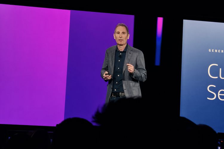 CEO Amazon, Andy Jassy mengumumkan serangkaian model generative AI barunya, bernama Amazon Nova di acara re:Invent 2024 di Las Vegas, Selasa (3/12/2024).
