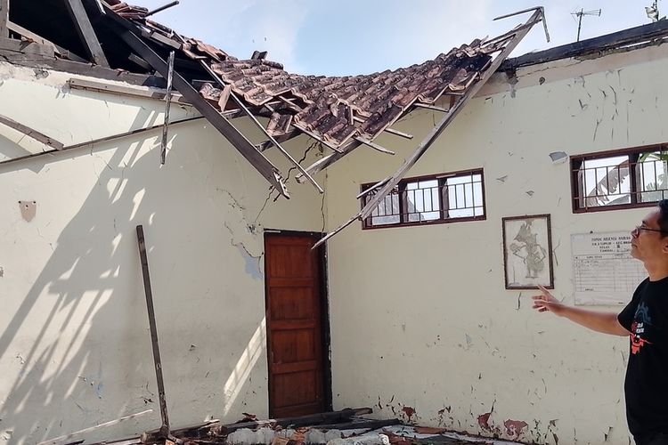 Ratusan Sekolah di Kendal Rusak, Siswa Belajar di Mushala dan Rumah Warga