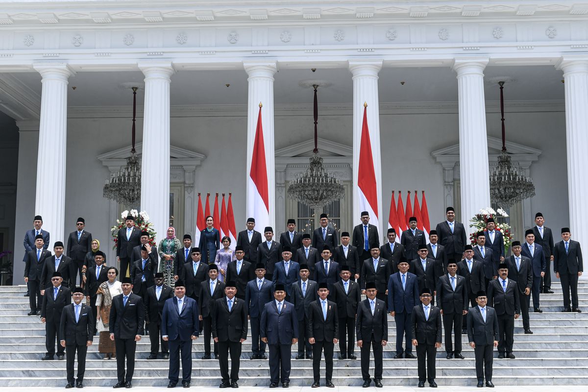 Polemik 100 hari pemerintahan Prabowo-Gibran.