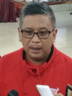 Sekretaris Tim Kampanye Nasional (TKN) pasangan Joko Widodo-Maruf Amin, Hasto Kristiyanto, saat ditemui di kantor DPP PDI-P, Menteng, Jakarta Pusat, Selasa (18/12/2018).  