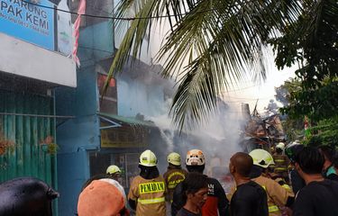 Kebakaran di Permukiman Padat Penduduk di Simprug Jaksel, Api ...