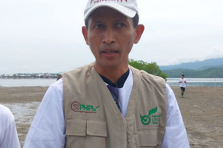 Kepala Dinas Lingkungan Hidup dan Kehutanan Provinsi NTB, Julmansyah, saat ditemui di Pulau Bungin, Sumbawa, Kamis (27/10/2022)