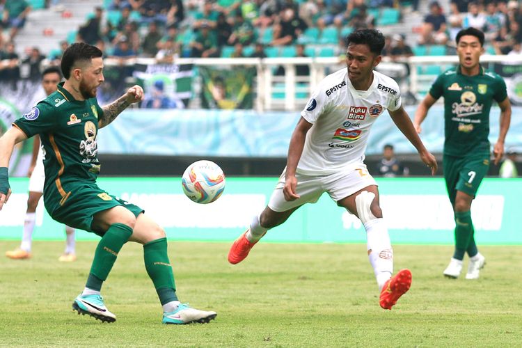 Laga Liga 1 antara Persebaya vs Persija di Stadion Gelora Bung Tomo, Surabaya, Sabtu (9/12/2023).