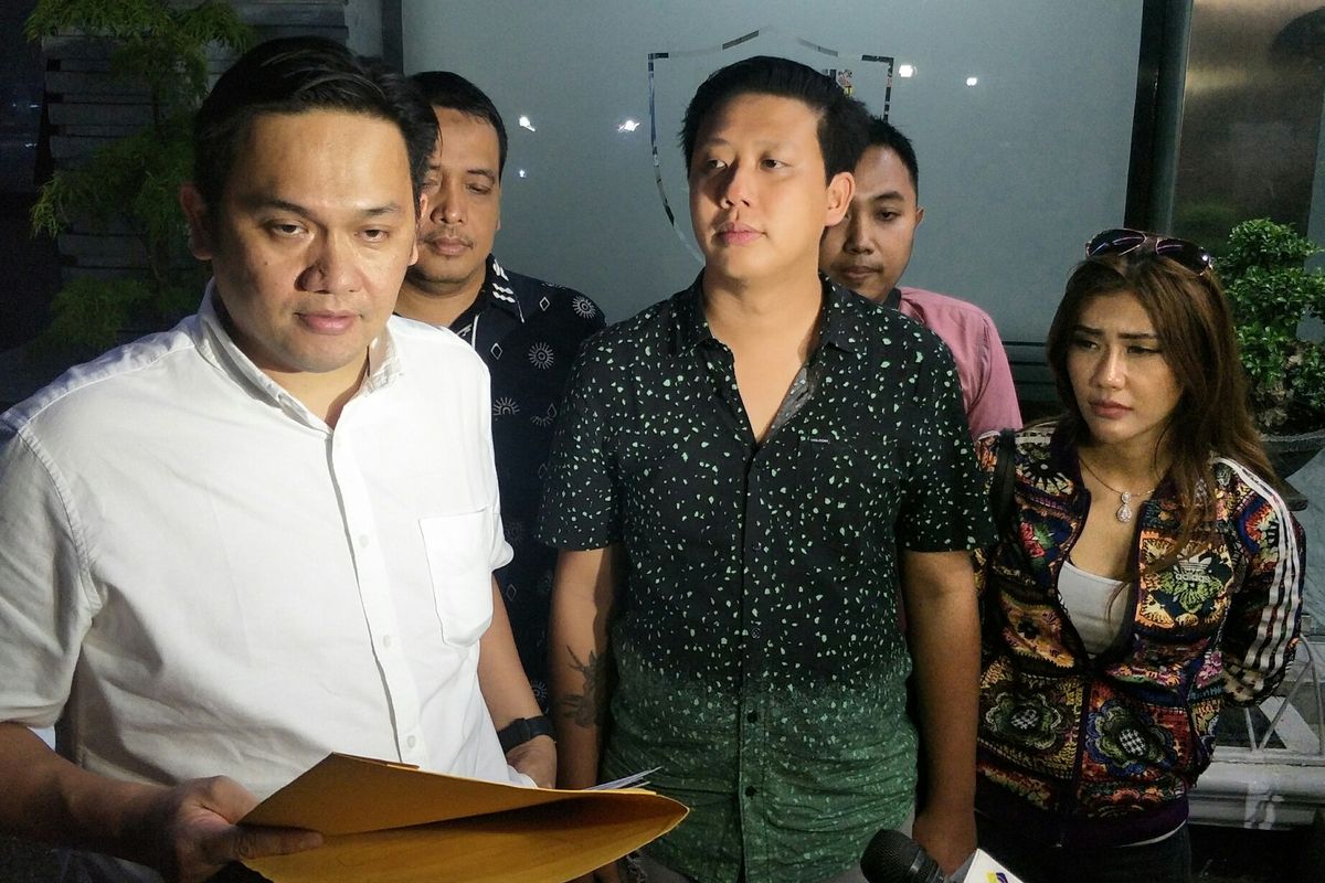 Farhat Abbas, Pablo Benua dan Rey Utami saat ditemui di Dit Reskrimsus Polda Metro Jaya, Jakarta Pusat, Selasa (2/7/2019).