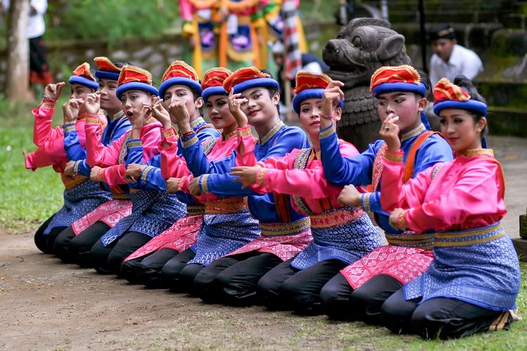 Tari saman menggunakan iringan berupa