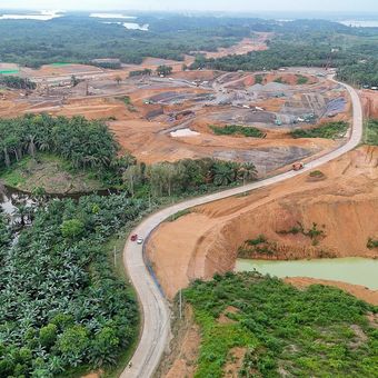 PT Waskita Beton Precast Tbk atau WSBP menyuplai readymix dalam pembangunan jalan akses Bandara VVIP Ibu Kota Nusantara (IKN), Provinsi Kalimantan Timur (Kaltim).