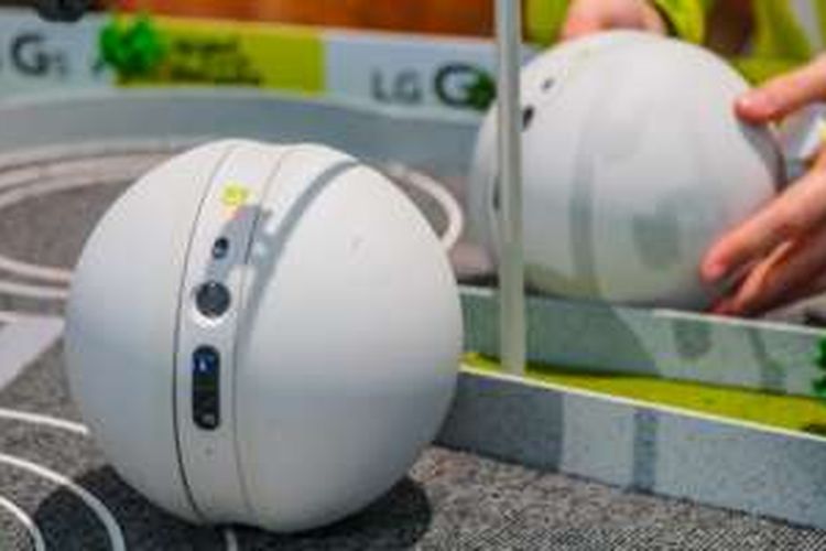 Rolling Bot, robot pengawas rumah dari LG