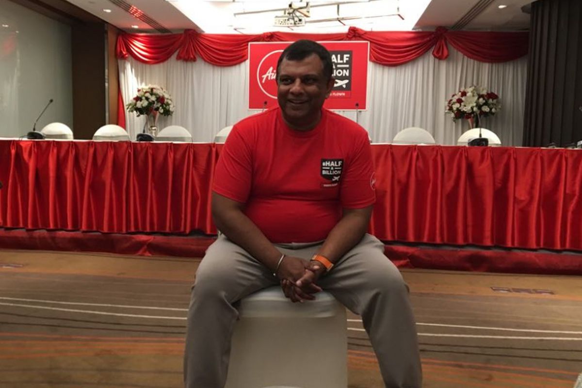 CEO AirAsia Group Tony Fernandes saat menghadiri perayaan 500 juta penumpang di Bangkok, Thailand, Selasa (15/5/2018).