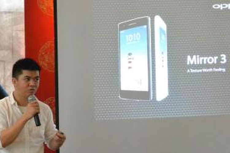 Suwanto, Product Executive Oppo Indonesia, saat memaparkan fitur dari Oppo Mirror 3