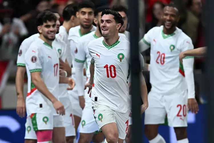 Brahim Diaz dan pemain Maroko merayakan kemenangan atas Kamerun. 