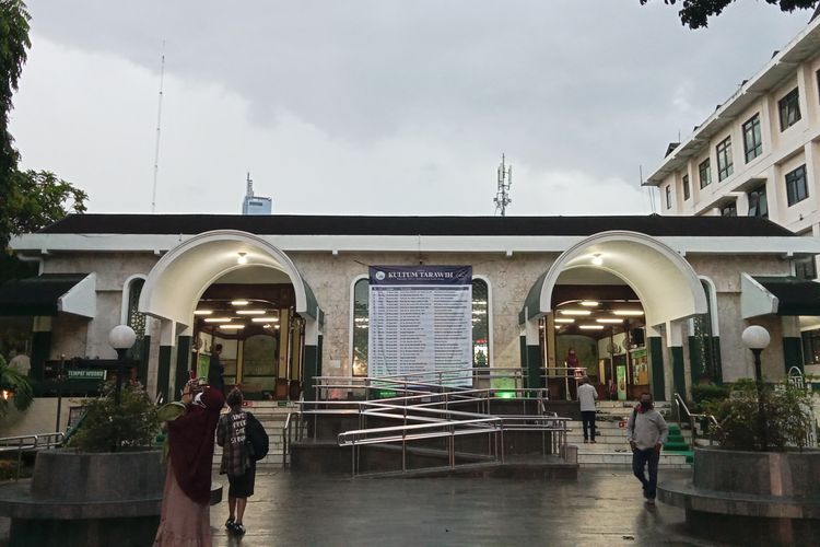 Tampak depan Masjid Agung Sunda Kelapa.