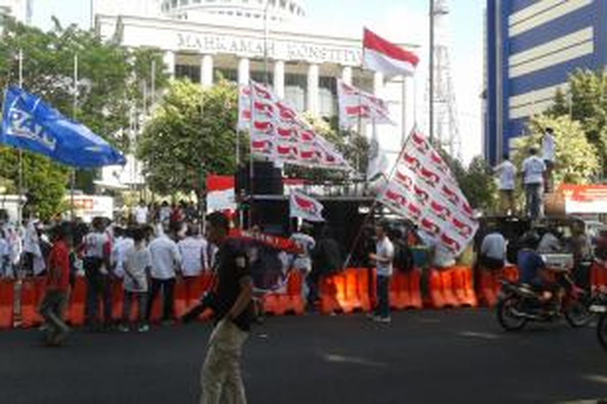 Suasana di depan Gedung Mahkamah Konstitusi (MK), Jalan Medan Merdeka Barat, Jakarta Pusat, Rabu (6/8/2014).