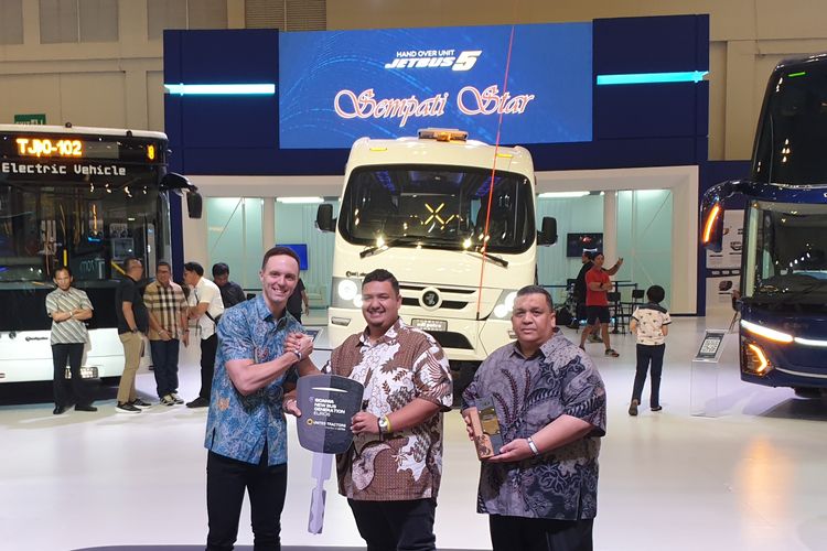 Penyerahan Jetbus 5 Adiputro ke PO Sempati Star