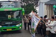 Tangis Haru Warnai Pelepasan 672 Jemaah Haji asal Kota Malang ke Asrama Sukolilo, Wali Kota Menyusul