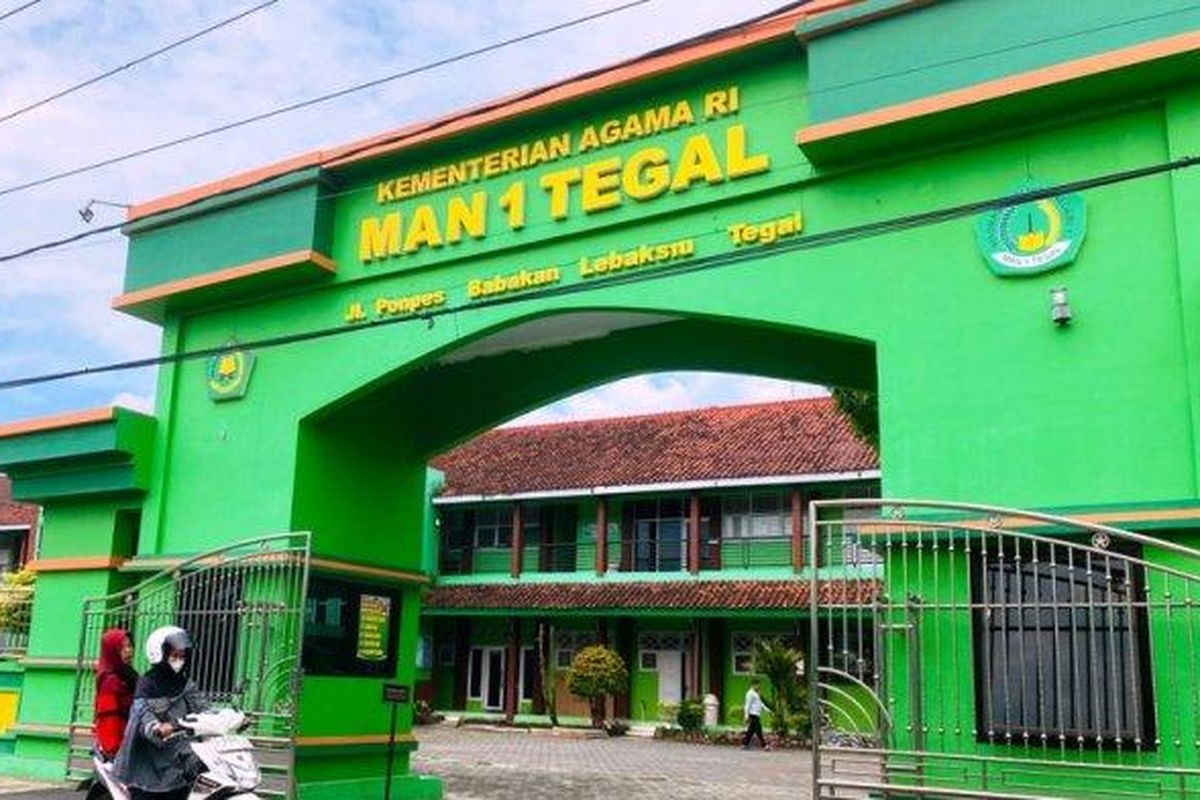 MAN 1 Tegal di Jalan Ponpes Babakan, Kecamatan Lebaksiu, Kabupaten Tegal, Jumat (20/6/2025). Sekolah itu menjadi sorotan setelah viral seusai beredar kabar adanya yang siswi dikeluarkan seusai ikuti Popda Cabang Renang.