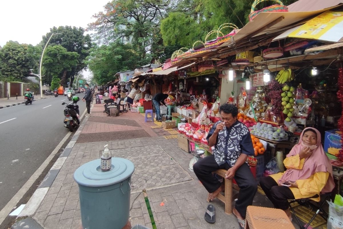 Suasana sejumlah pedagang parcel di Pasar Barito, Kebayoran Baru, Jakarta Selatan, pada Rabu (11/5/2022). 