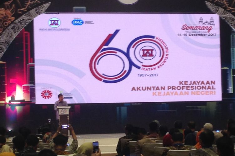 Wakil Presiden Jusuf Kalla saat memberi paparan di peringatan akuntan Indonesia di Semarang, Kamis (14/12/2017).