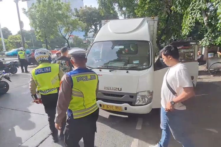 Mobil Boks Dicuri di Jakbar, 2 Hari Kemudian Ditemukan Terparkir di Jalan Letjen S Parman