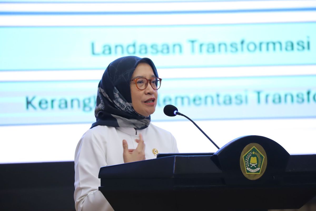 Menteri Pendayagunaan Aparatur Negara dan Reformasi Birokrasi (PANRB) Rini Widyantini menghadiri acara Kick Off Reformasi Birokrasi (RB) Kementerian Agama (Kemenag) Tahun 2025-2029 di Jakarta, Senin (26/5/2025). 
