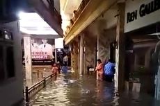 Sungai Jompo Meluap akibat Hujan Deras, Rumah Bupati Jember Terendam Banjir 