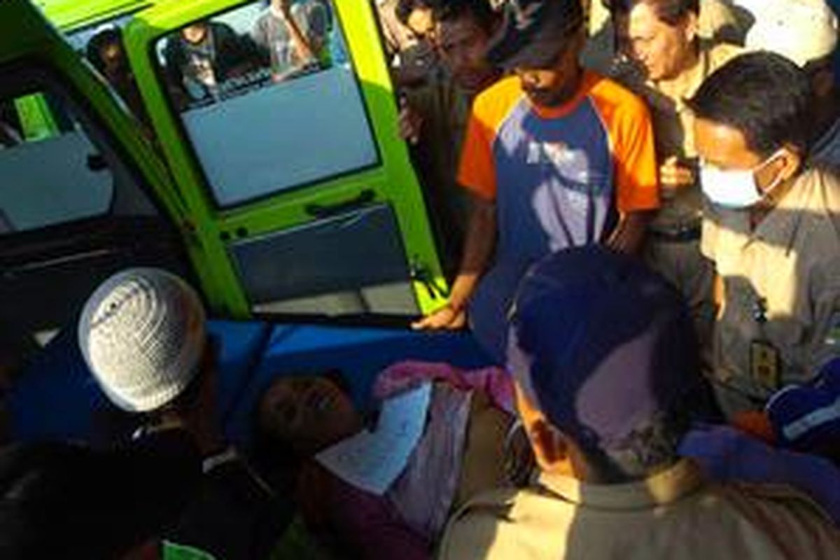 Jenazah yang sudah teridentifikasi dijemput oleh keluarga.