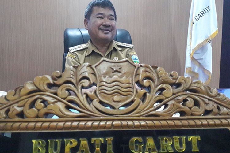 Bupati Garut Rudy Gunawan saat diwawancara diruang kerjanya, Senin (4/11/2019)