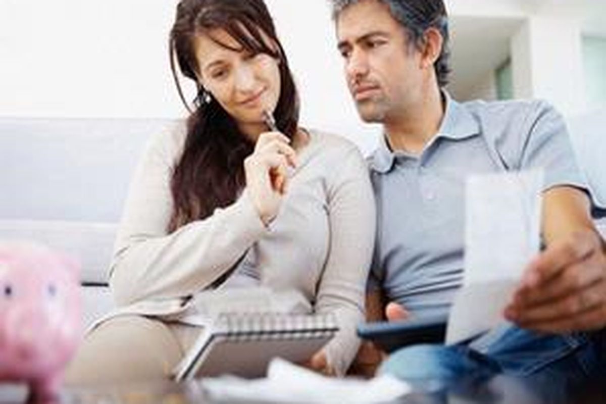 Biasakan untuk saling mengutarakan masalah keuangan dalam keluarga dalam tingkatan yang sama dan tidak saling menyalahkan.