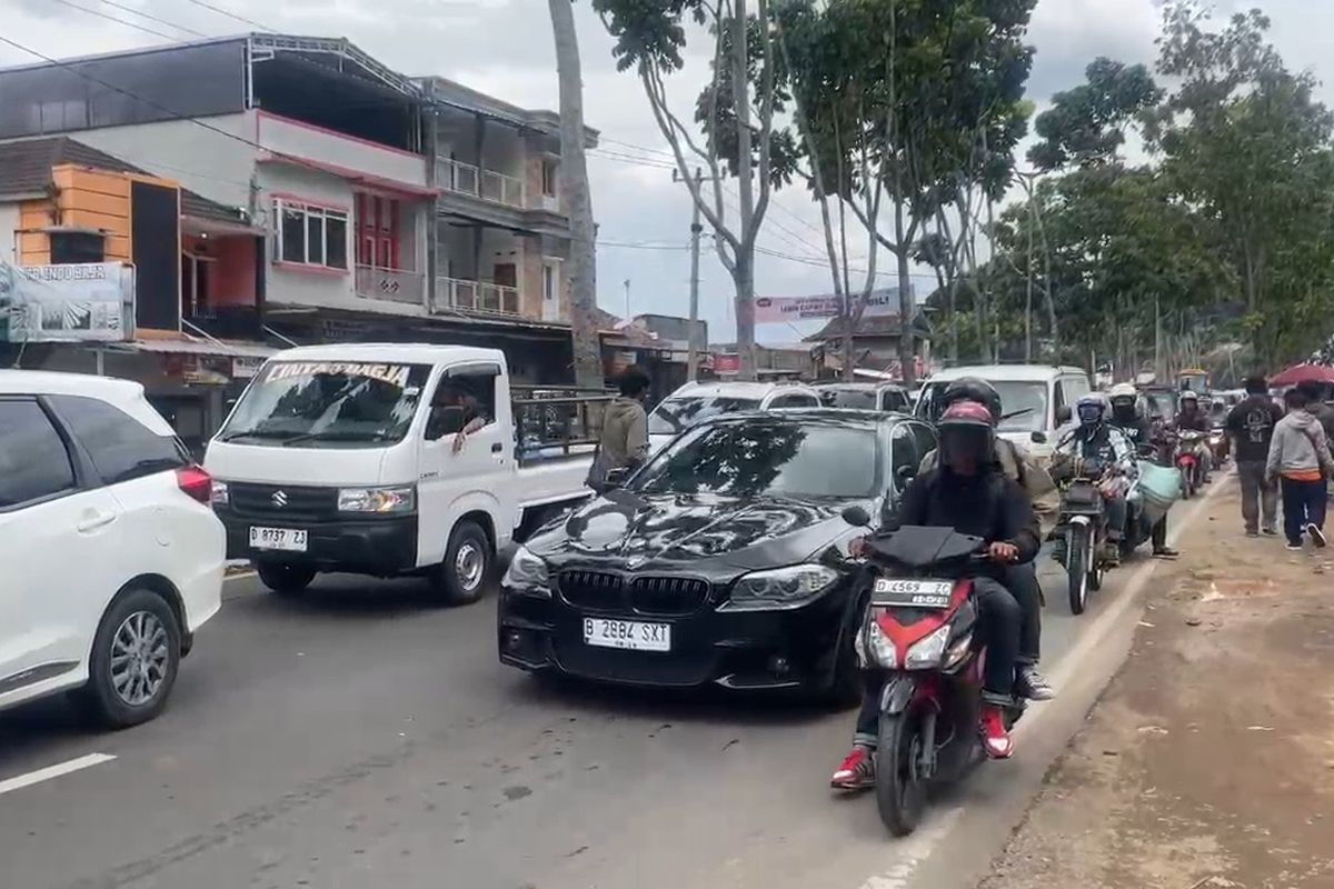 Kepadatan sepanjang 5 kilometer sempat terjadi di sepanjang araus lalulintas menuju lokasi wisata Ciwidey, Kabupaten Bandung, Jawa Barat, pada libur panjang Isra Miraj dan Imlek tahun 2025. Masih kurangnya aksesibilitas menuju lokasi wisata Bandung Selatan ditengarai menjadi kendala sulitnya wisata Bandung Selatan bisa berkembang