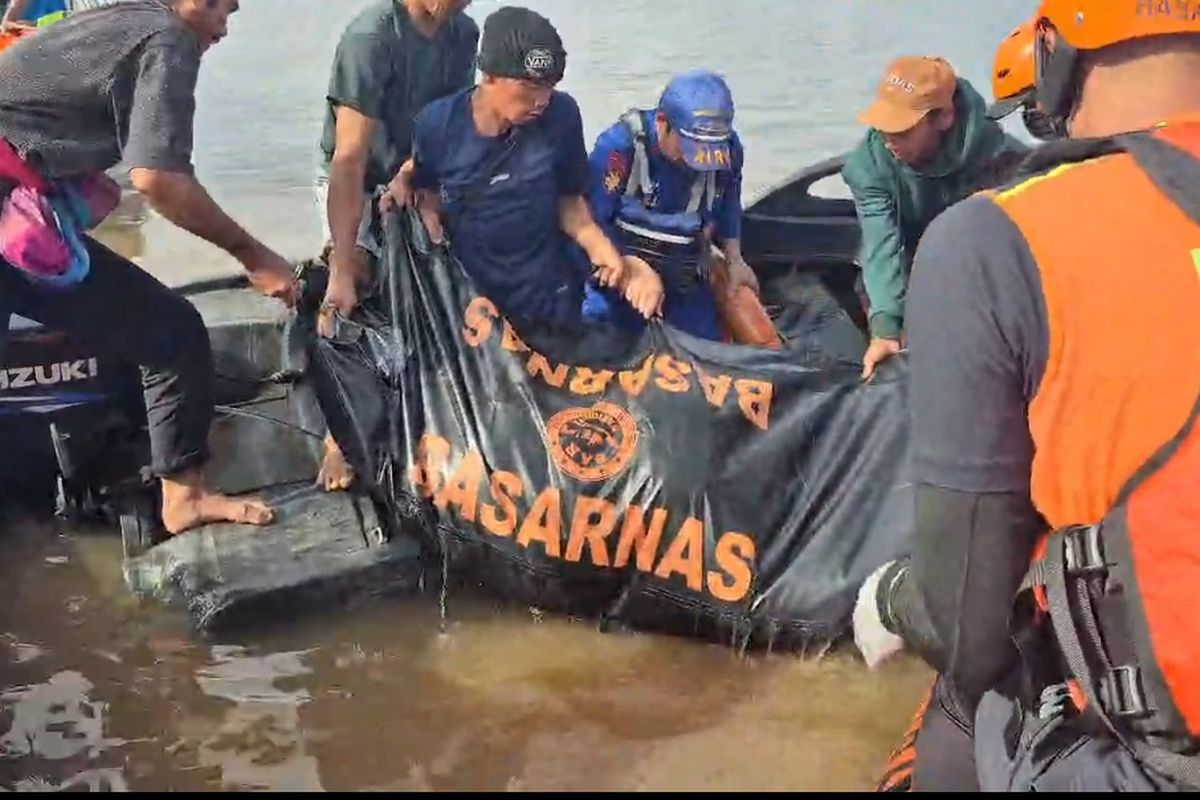 Sempat Hilang, Kru Kapal Penambang yang Tenggelam di Sungai Kapuas Ditemukan Meninggal