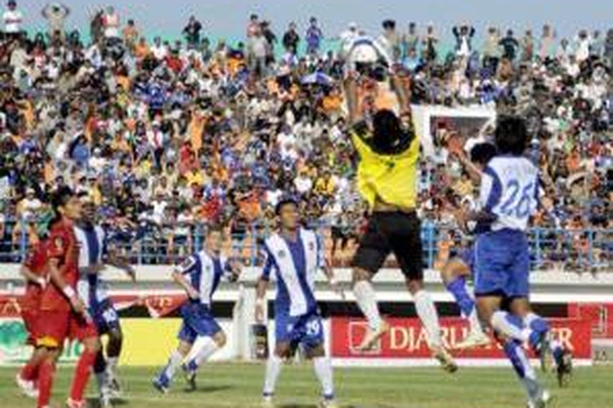 Persiba saat menjamu PSM di Stadion Segiri Samarinda.