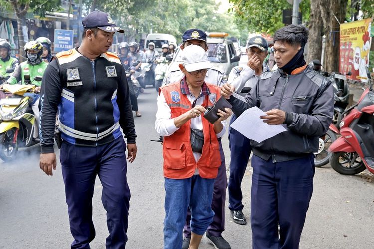 Tak Perpanjang KTA, 163 Jukir di Surabaya Diberhentikan