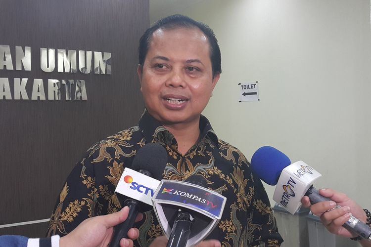 Ketua KPU DKI Jakarta Sumarno di Kantor KPU DKI, Jalan Salemba Raya, Jakarta Pusat, Minggu (5/3/2017).